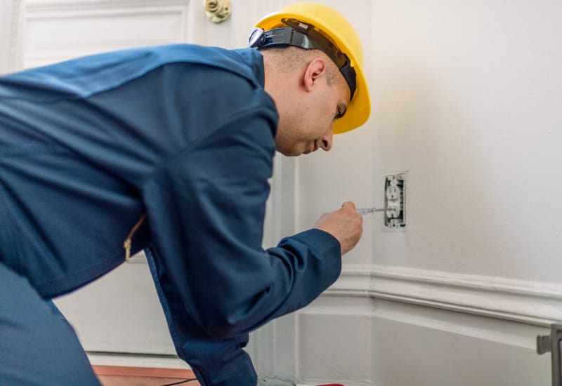 Choosing the Right Electrician in St. Albans: A Complete Guide