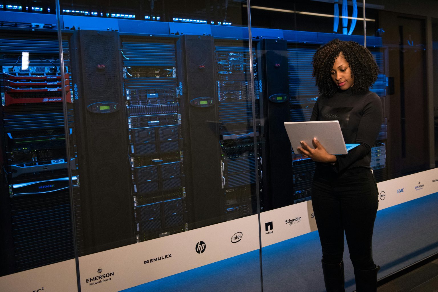 Data Center Solutions for Reliable Digital Infrastructure