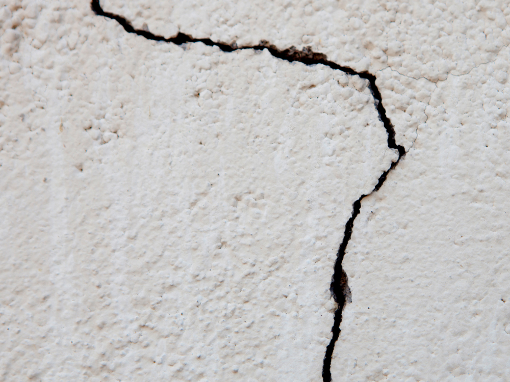 From Cracked to Flawless: How London Decorating Professionals Restore Imperfect Walls